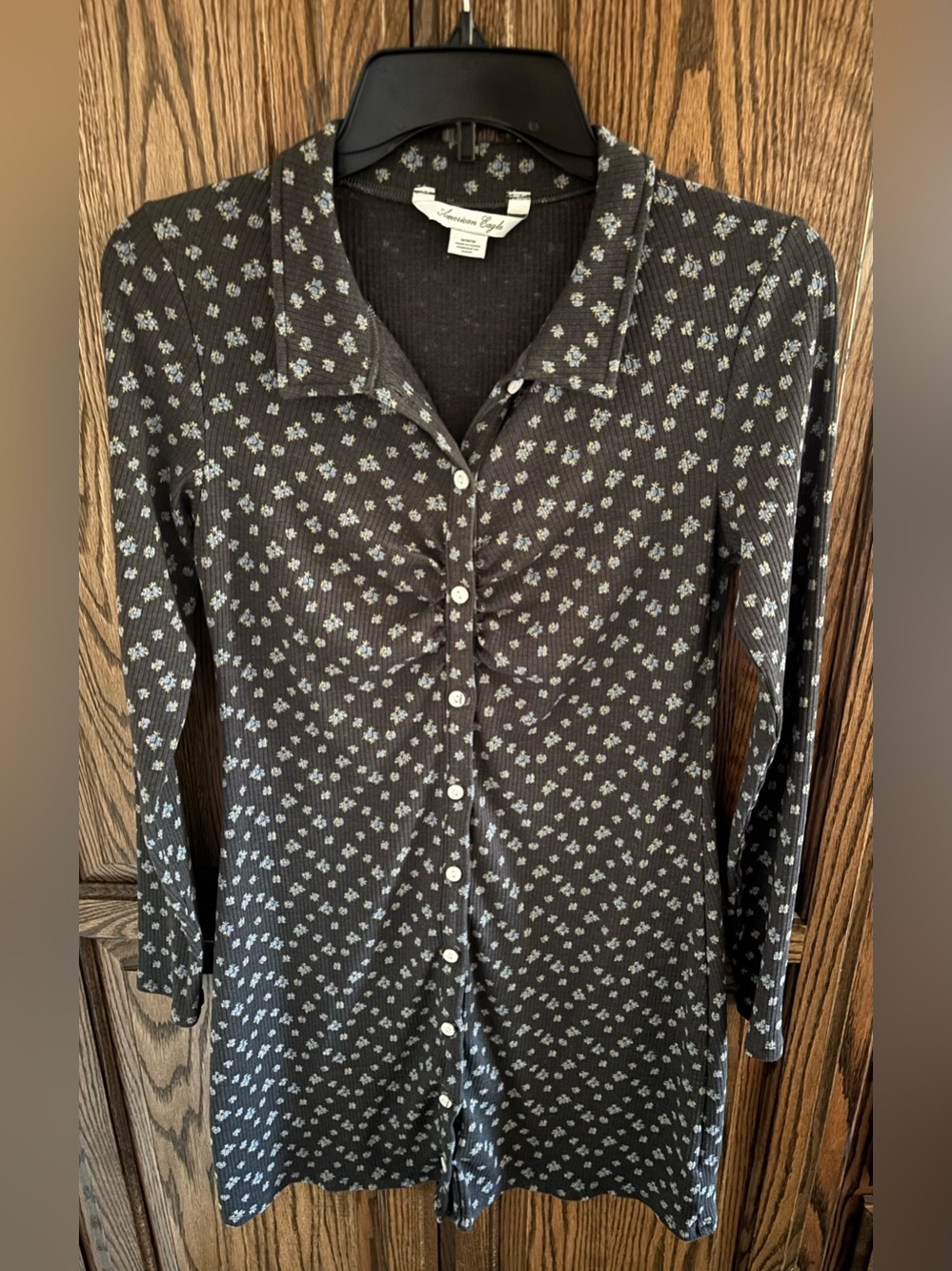Ladies American Eagle Grey flora Ribbed dress with buttons down middle. Sz M